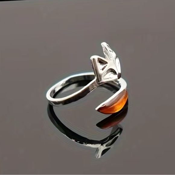 Sly Charm: Red-Tailed or Silver Tailed Fox Adjustable Silver Ring - Picture 6 of 6